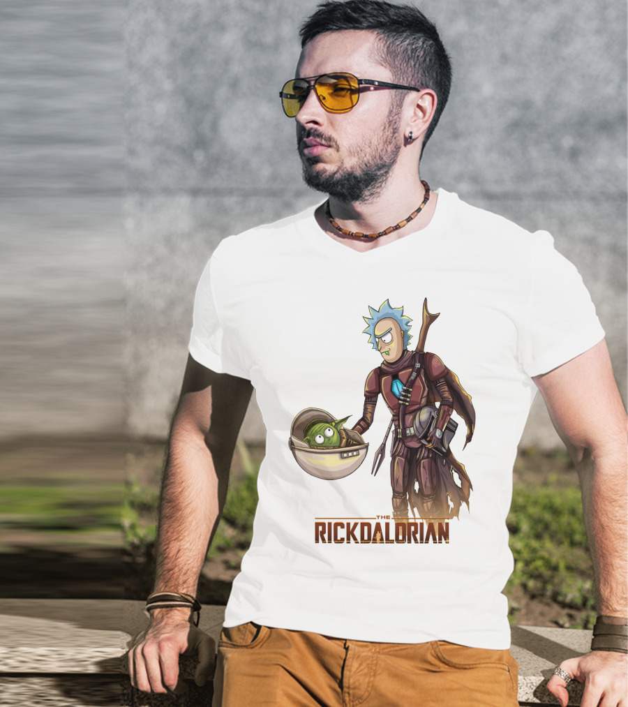 The RICKDALORIAN Sci-Fi Character Fusion With Armor And Green Alien In Pod T-Shirt