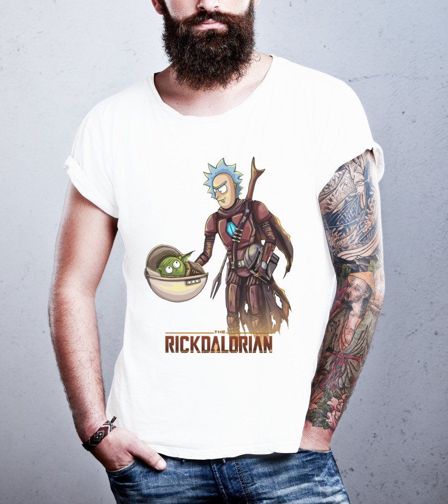 The RICKDALORIAN Sci-Fi Character Fusion With Armor And Green Alien In Pod T-Shirt