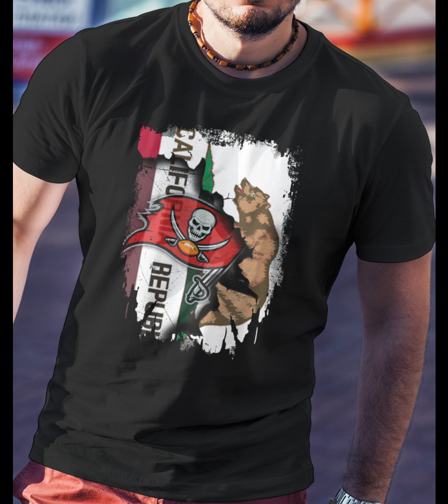 California Republic Bear With Buccaneers Pirate Flag T-Shirt