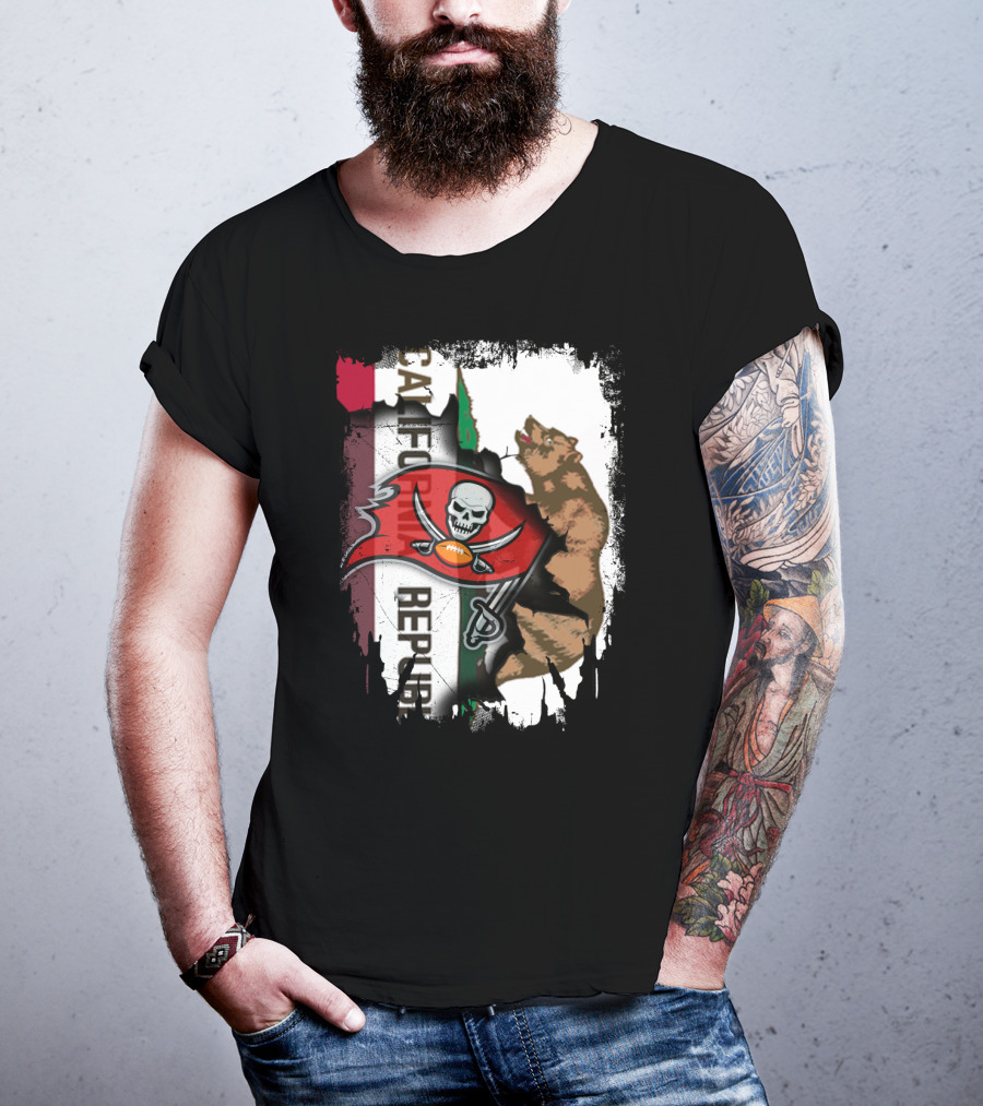 California Republic Bear With Buccaneers Pirate Flag T-Shirt