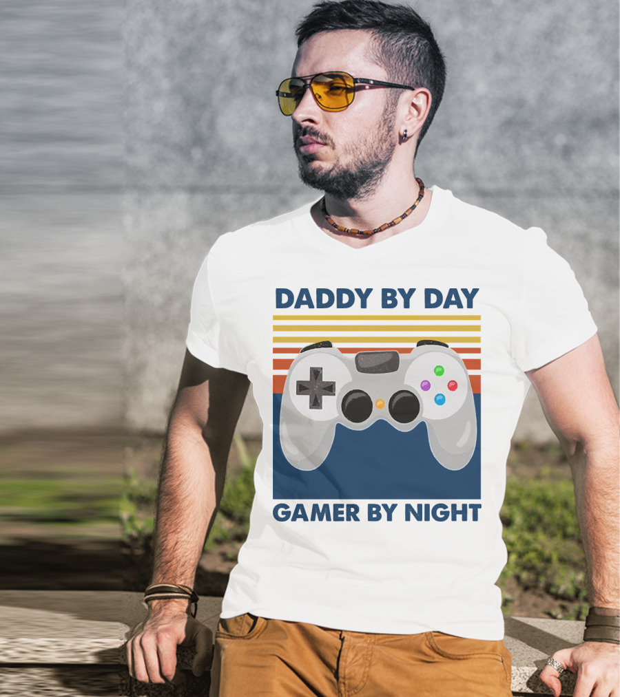 Daddy By Day Gamer By Night Retro Game Controller T-Shirt