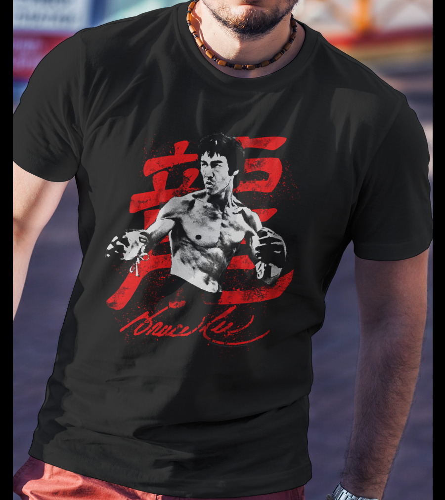 Bruce Lee Fighting Pose With Red Kanji Background T-Shirt