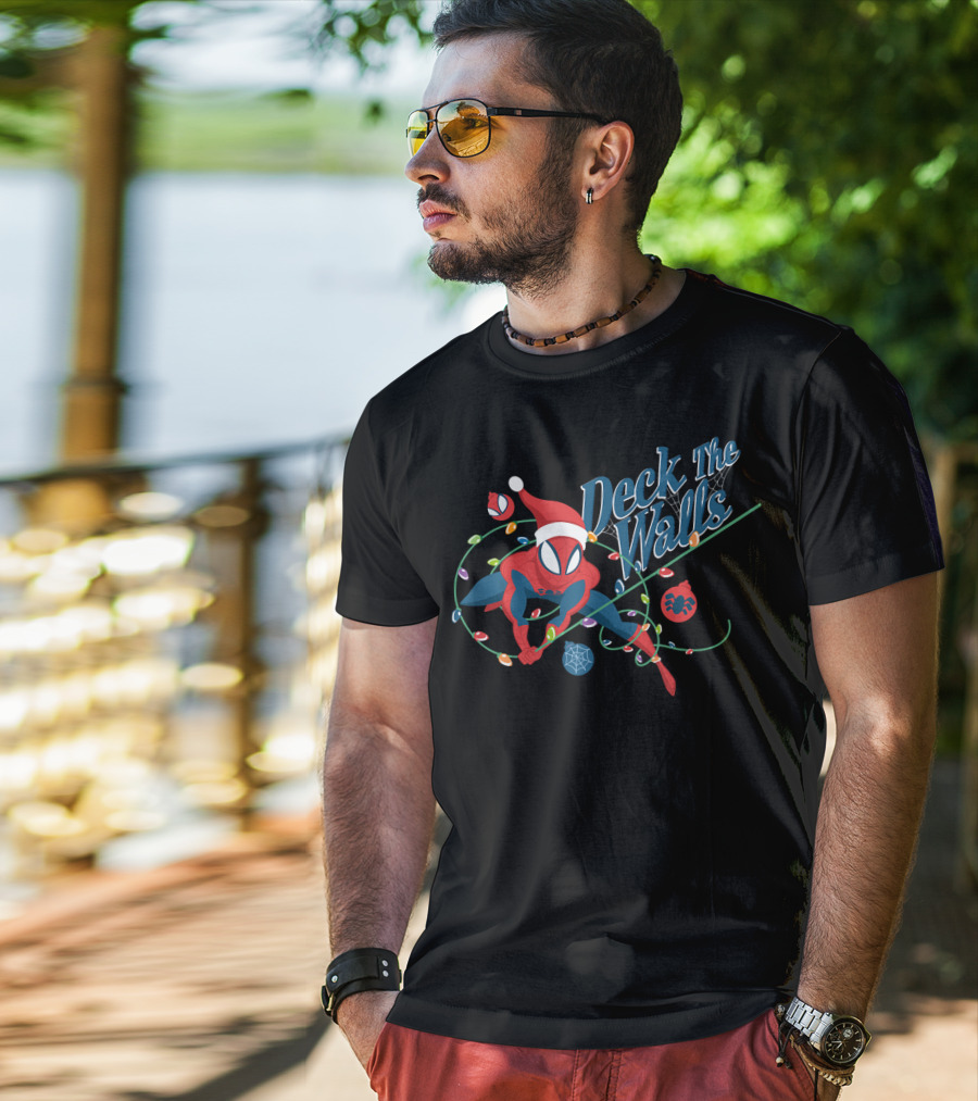 Deck The Walls Marvel Spider Man Holiday Christmas Lights Santa Hat T-Shirt