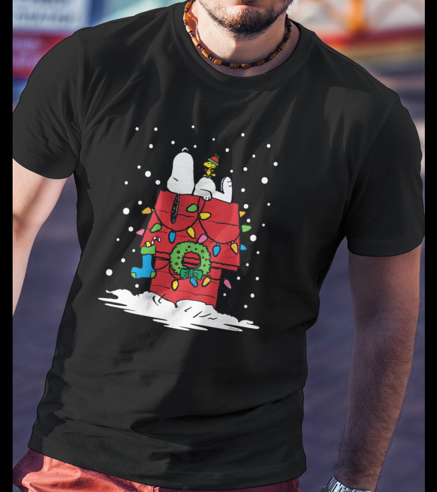 Snoopy Woodstock Christmas Lights Doghouse Wreath Snow Peanuts T-Shirt