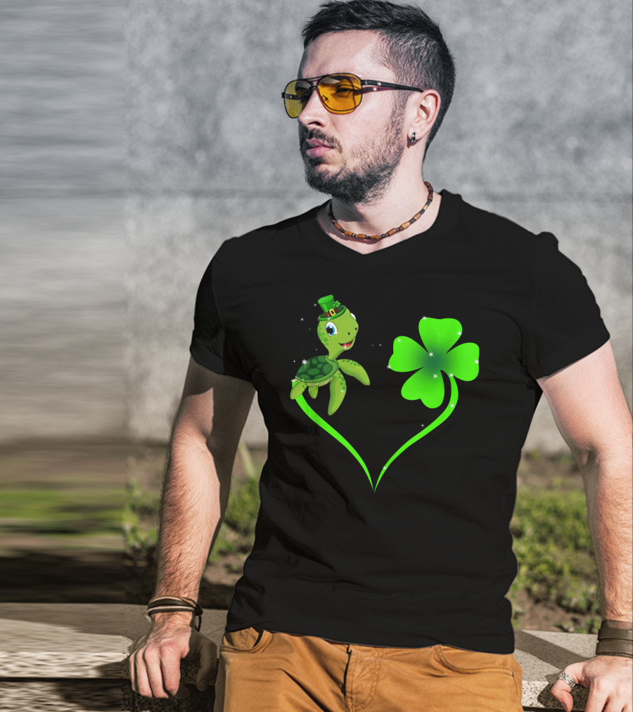 Happy St Patrick's Day Shamrock Turtle With Leprechaun Hat And Green Heart T-Shirt