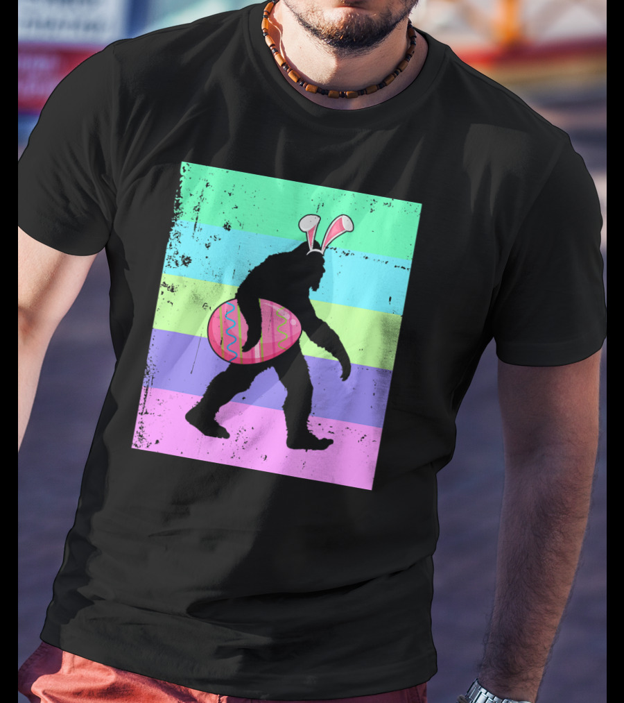 Vintage Bigfoot Easter Bunny Eggs Sasquatch Retro Gradient T-Shirt