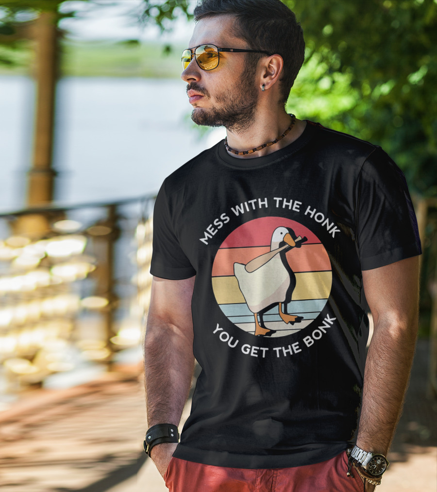 Mess With The Honk You Get The Bonk Goose Retro Vintage Goose With Bat T-Shirt