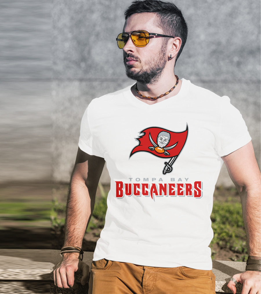 Tompa Bay Buccaneers Brady Flag NFL T-Shirt