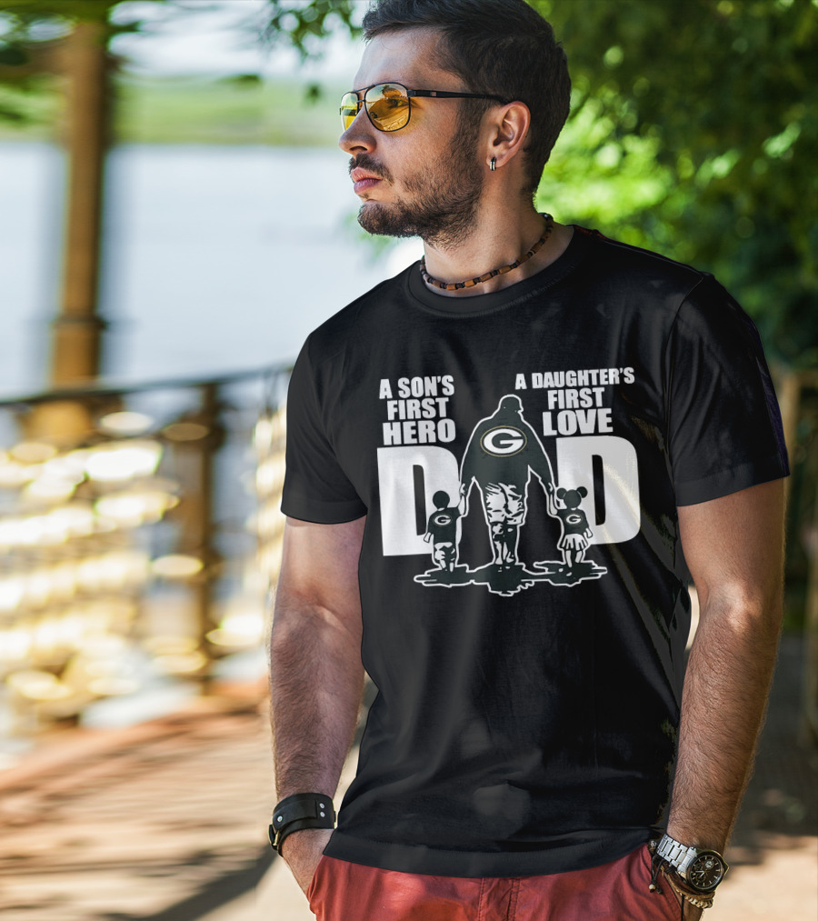 Green Bay Packers Dad A Son’s First Hero A Daughter’s First Love T-Shirt
