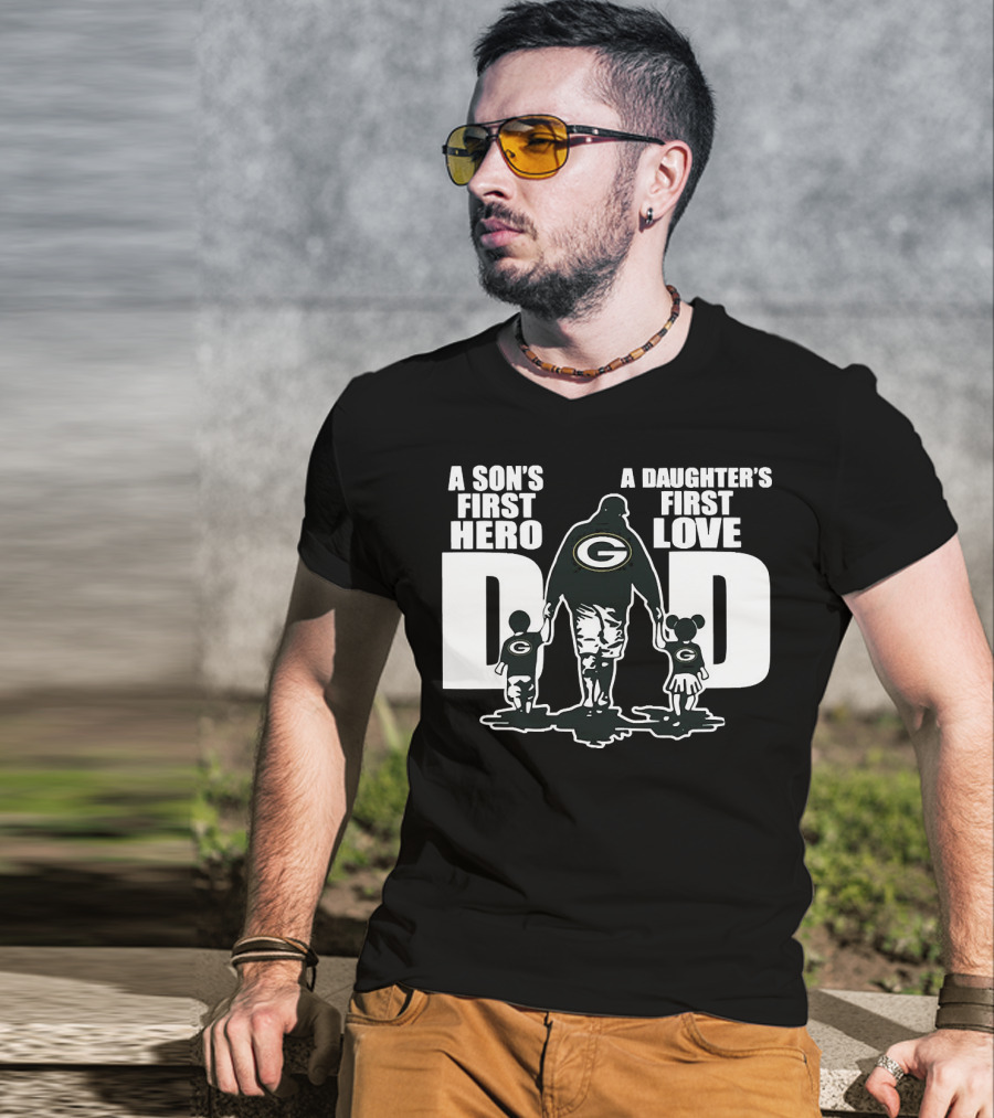 Green Bay Packers Dad A Son’s First Hero A Daughter’s First Love T-Shirt