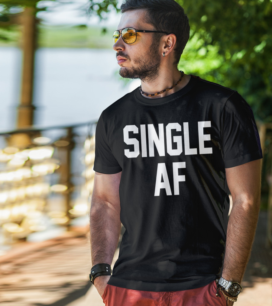 SINGLE AF Funny Single Girls And Guys T-Shirt