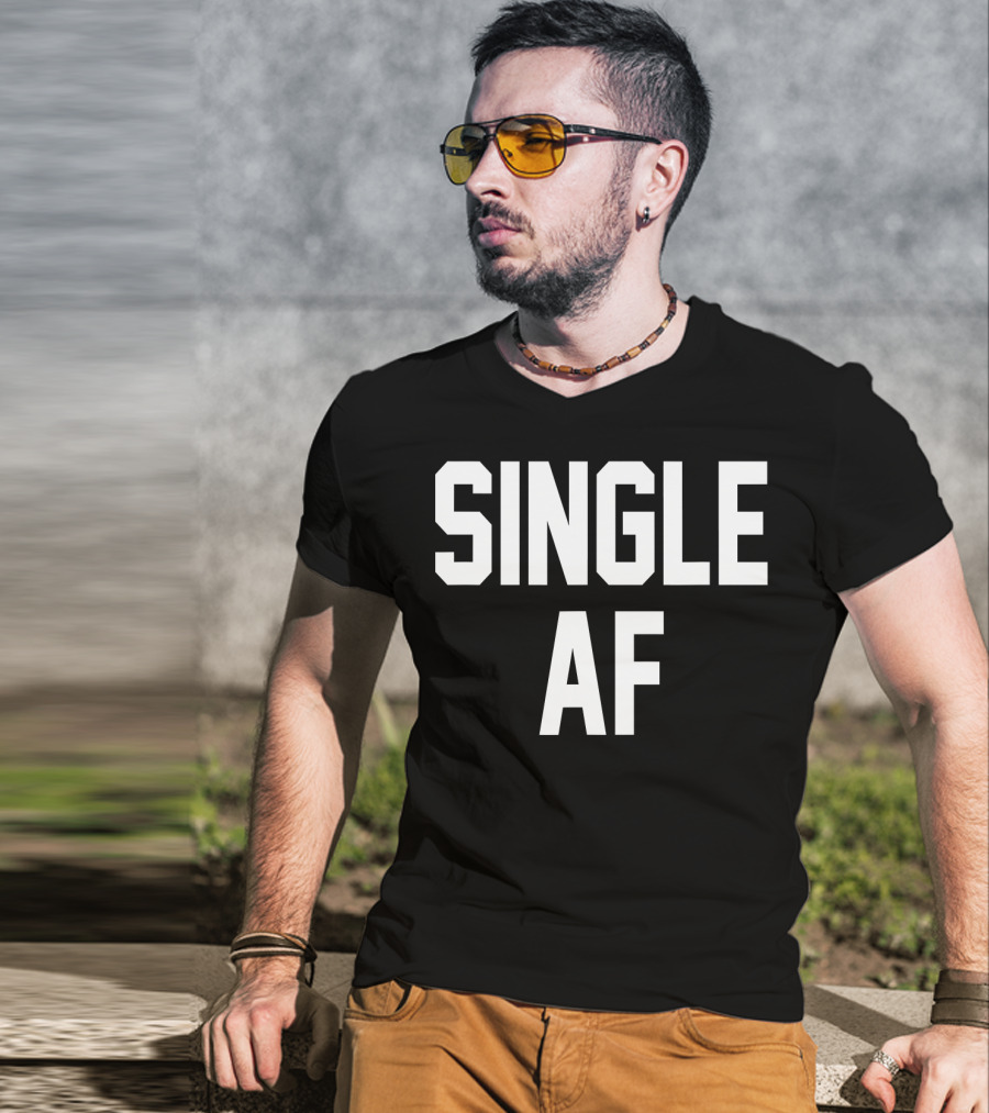 SINGLE AF Funny Single Girls And Guys T-Shirt