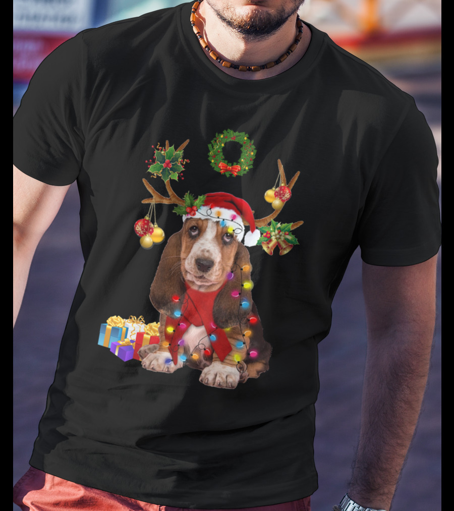Basset Hound Santa Hat Reindeer Christmas Lights Wreath Holiday Gifts T-Shirt
