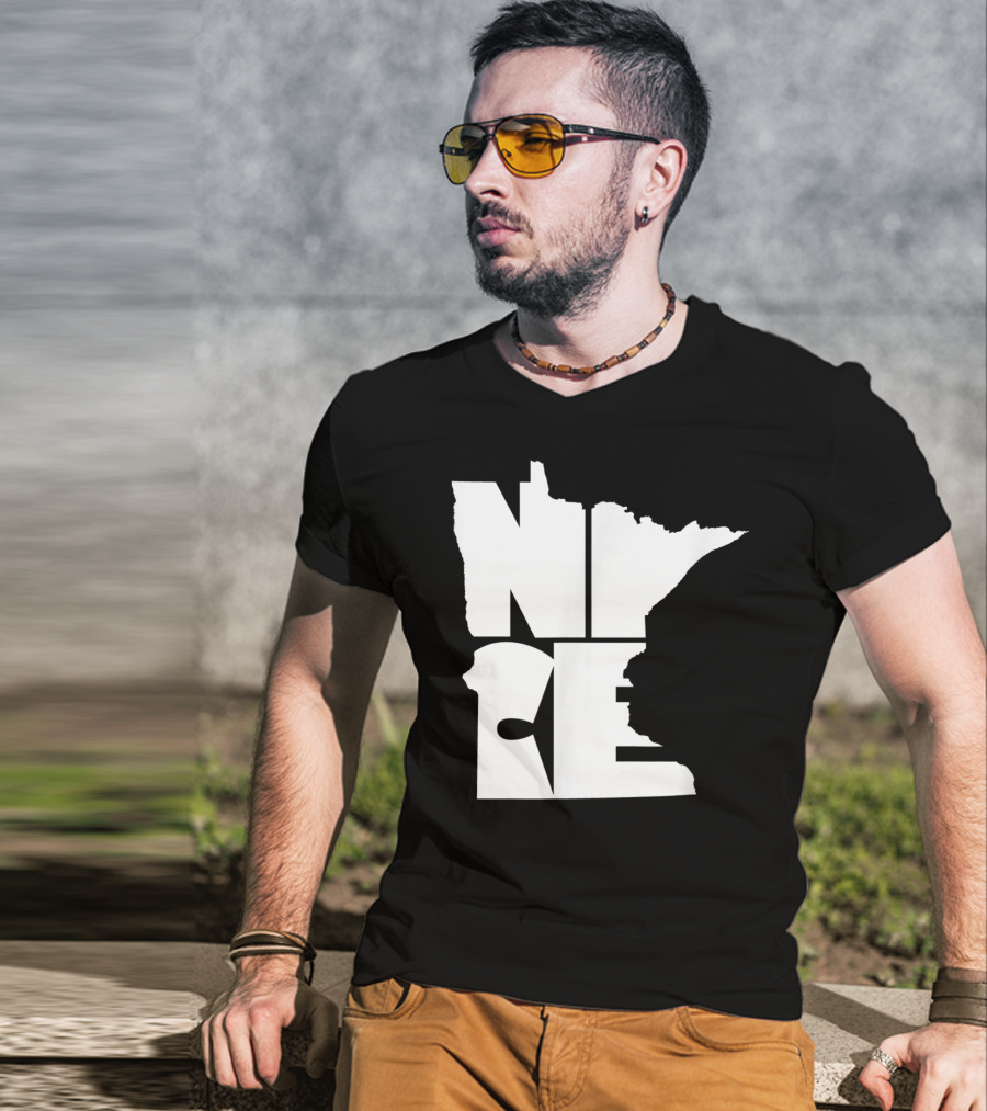 Minnesota Nice Map Outline T-Shirt