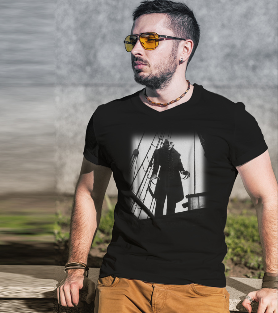 Nosferatu Vampire Classic Horror Black Dracula Iconic Ship Scene T-Shirt