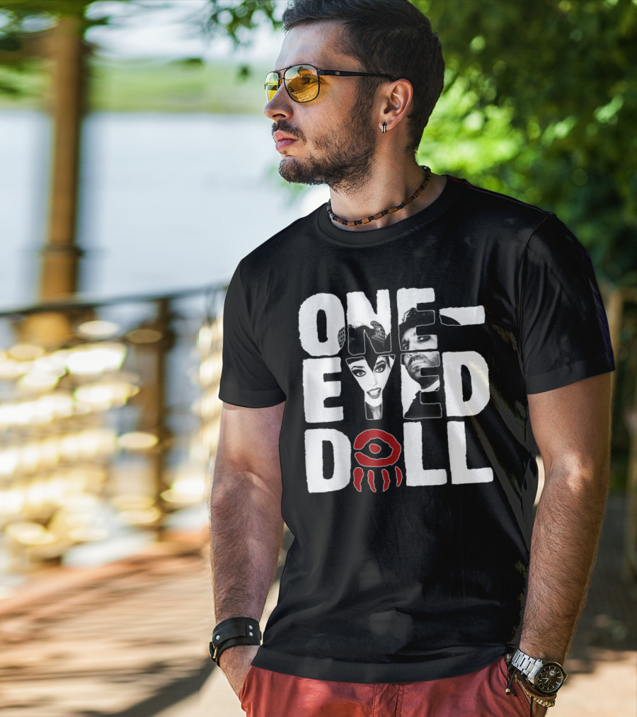 OneEyed Doll Band Selfie Eye Classicfit T-Shirt