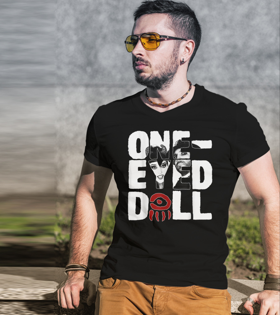 OneEyed Doll Band Selfie Eye Classicfit T-Shirt