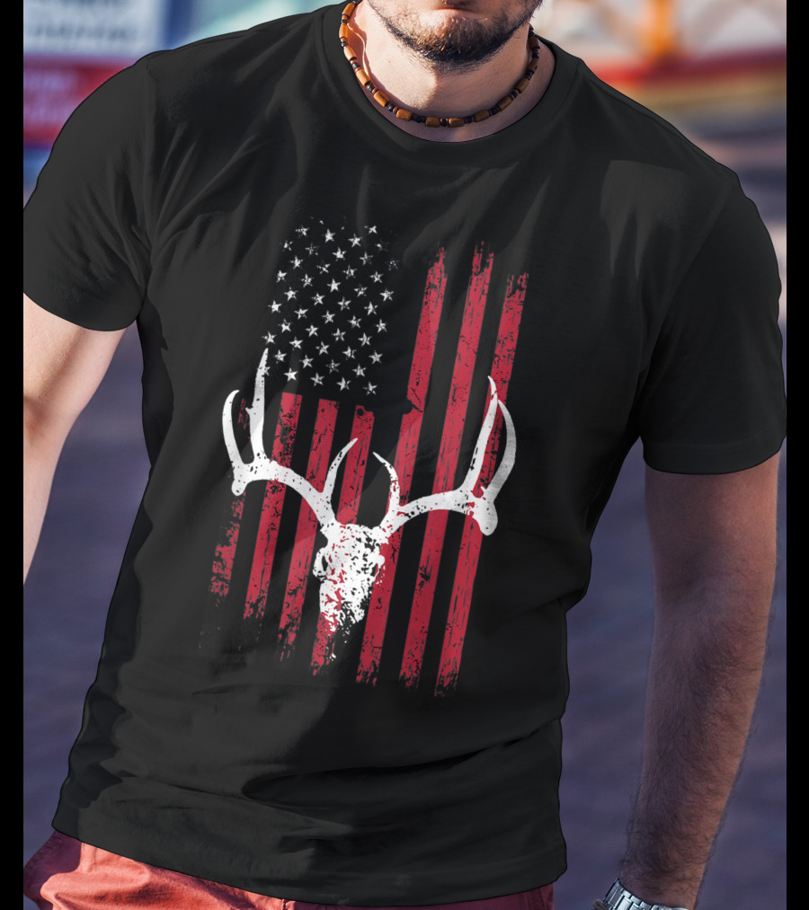 Vintage Deer USA Flag Animals Lover Antlers Rustic Patriotic T-Shirt