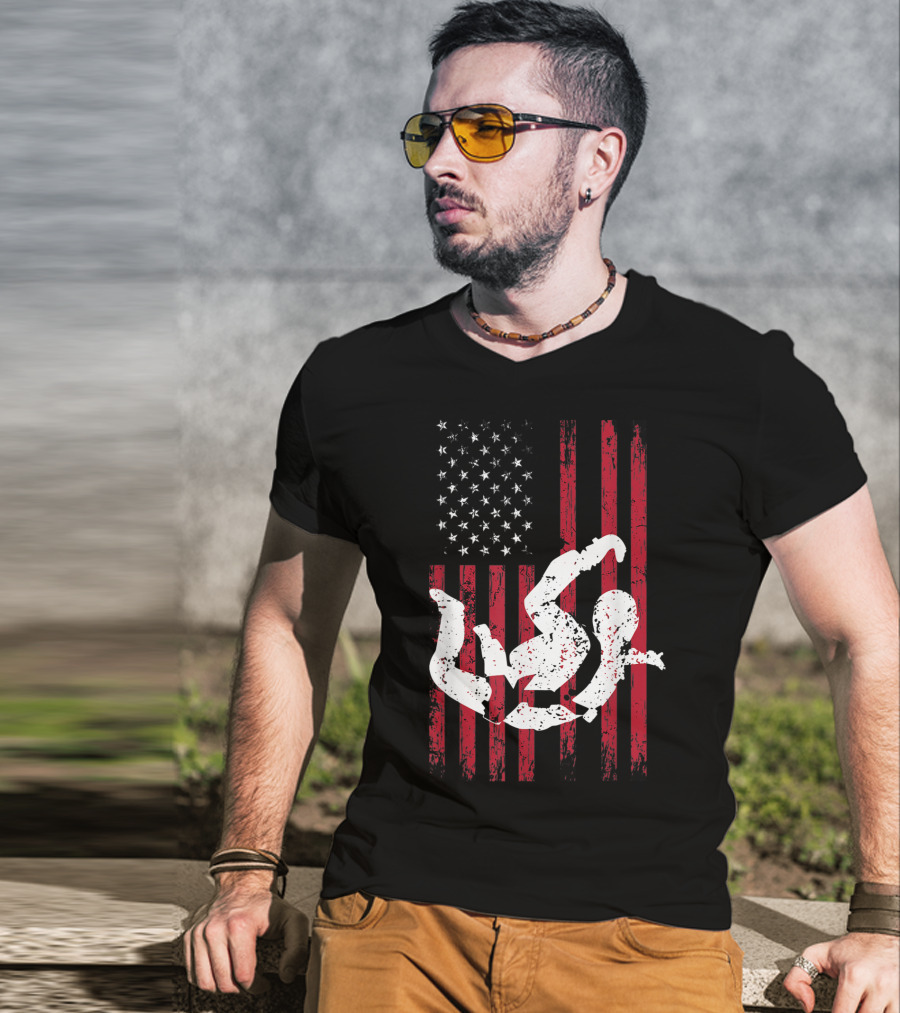Vintage USA Flag Skydiver Parachuting T-Shirt