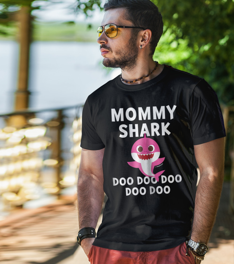 Pinkfong Mommy Shark Doo Doo Doo Doo T-Shirt