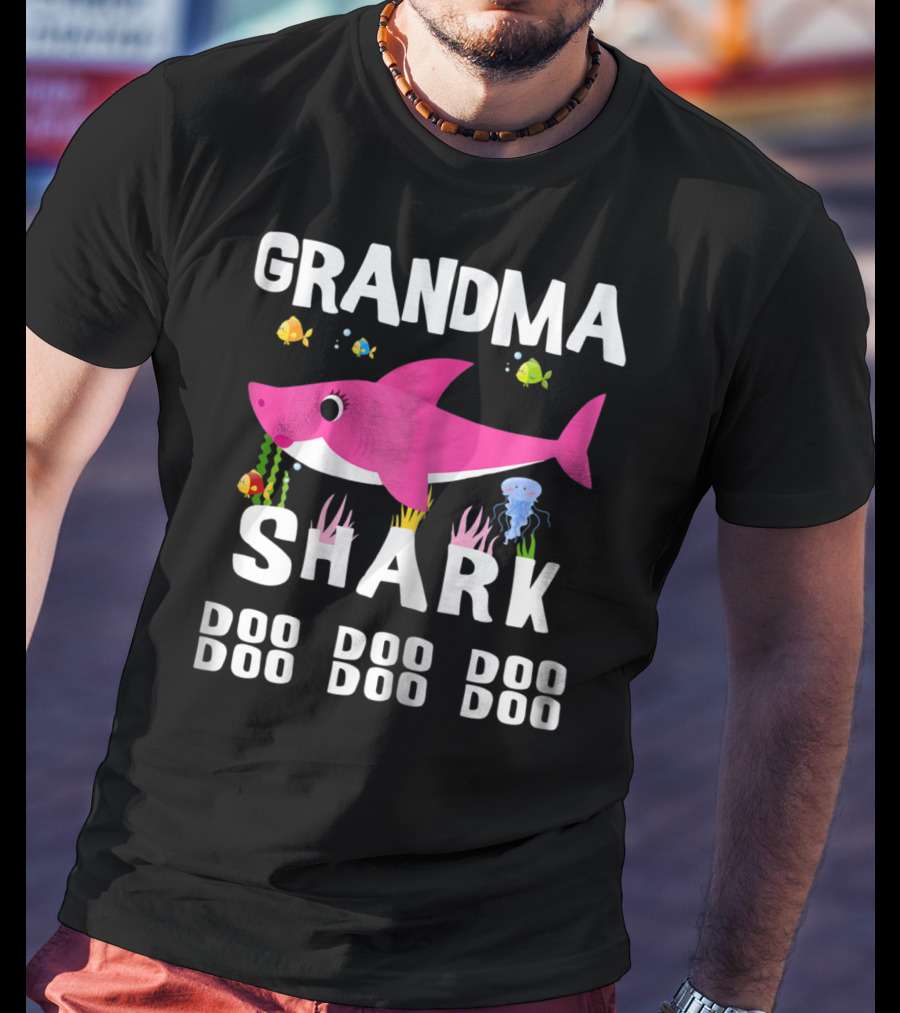 Grandma Shark Doo Doo Doo Mothers Pink Cartoon Fish Sea Creatures T-Shirt