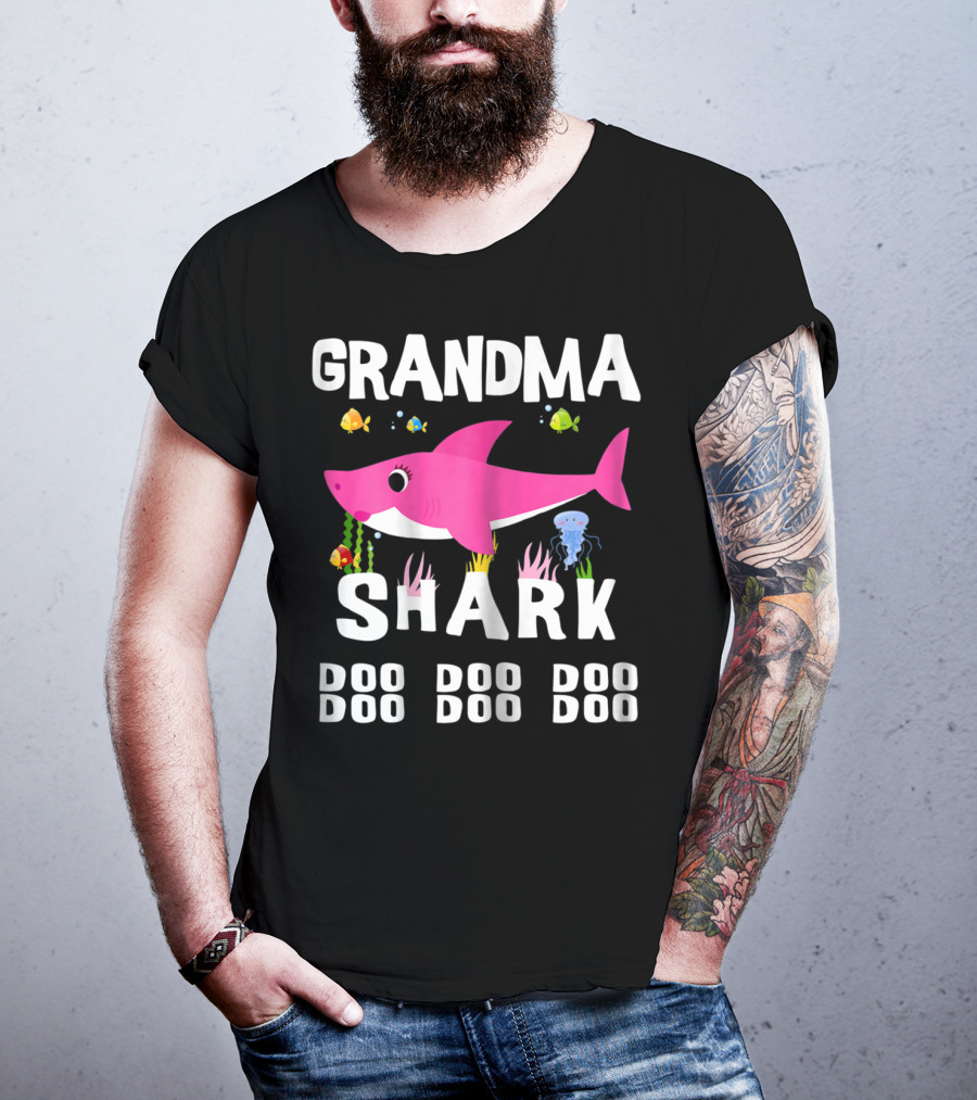 Grandma Shark Doo Doo Doo Mothers Pink Cartoon Fish Sea Creatures T-Shirt