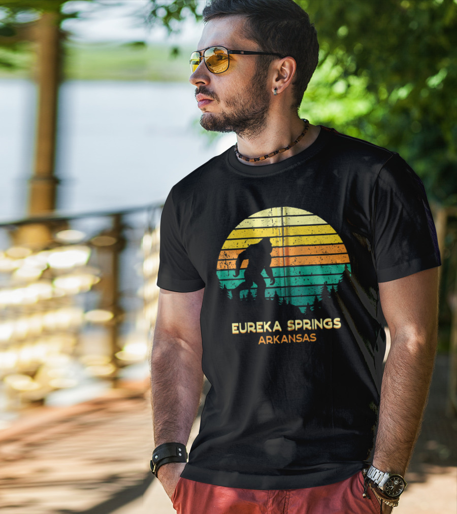 Eureka Springs Arkansas Retro Bigfoot Silhouette Sunset T-Shirt
