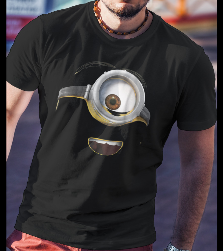 Despicable Me Minions Stuart Face Close-Up One-Eyed Goggle Smile T-Shirt