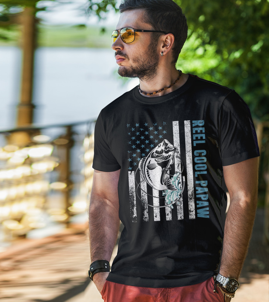 Reel Cool Papaw American Fishing Lovers Patriotic Vintage Bass T-Shirt