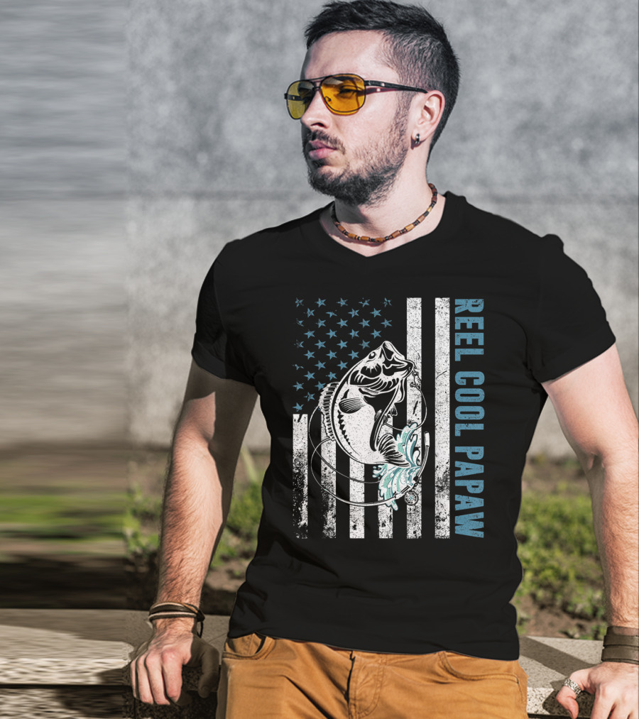 Reel Cool Papaw American Fishing Lovers Patriotic Vintage Bass T-Shirt