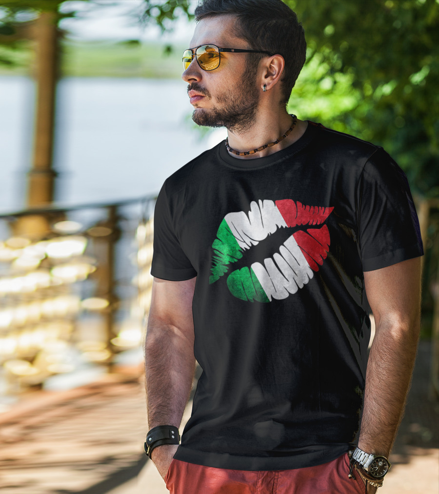 Italy Flag Distressed Patriotic Kiss T-Shirt