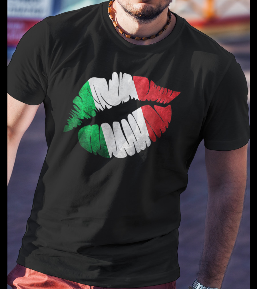 Italy Flag Distressed Patriotic Kiss T-Shirt