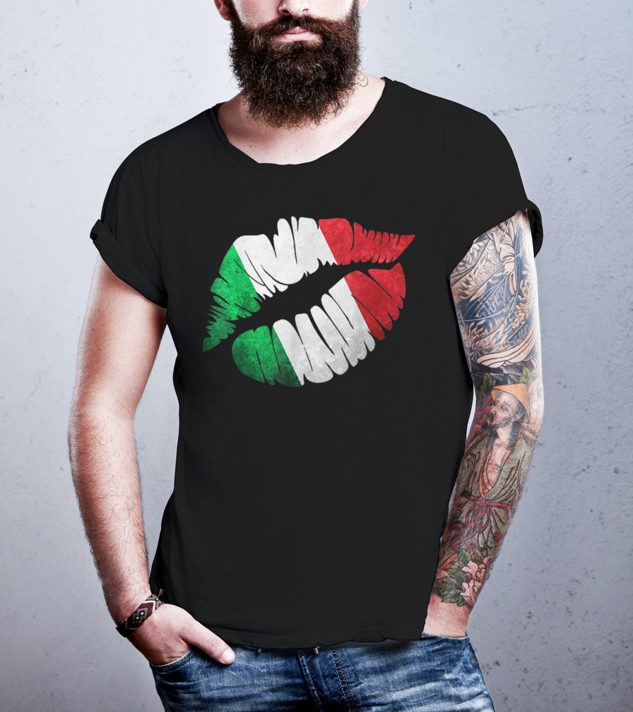 Italy Flag Distressed Patriotic Kiss T-Shirt