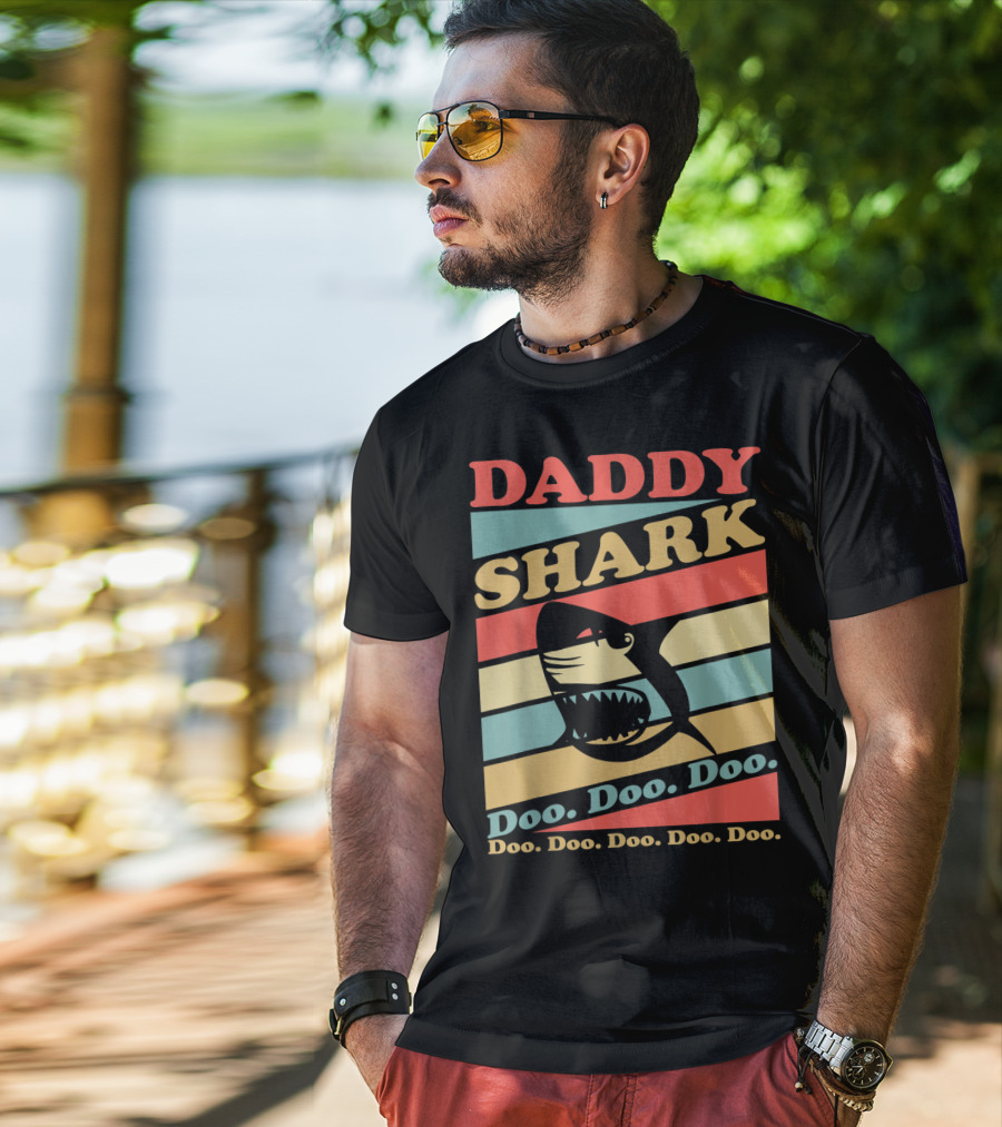 DADDY SHARK Doo Doo Doo Doo Doo Doo Retro Vintage Stripes T-Shirt