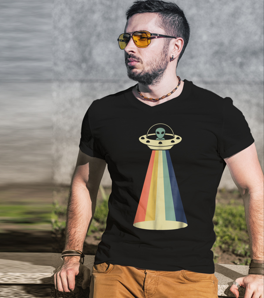 Vintage Alien UFO Rainbow Beams T-Shirt