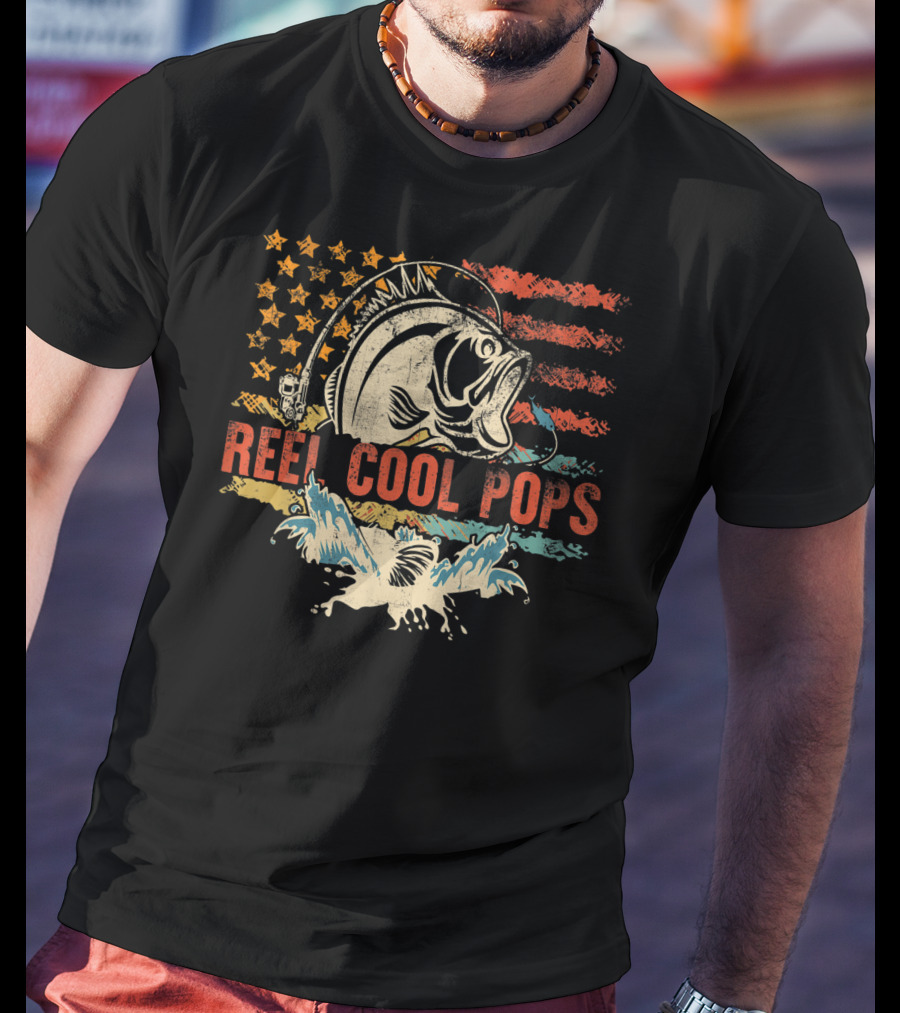 Reel Cool Pops Funny Fishing Father's Day American Flag Bass Fish Vintage Retro T-Shirt
