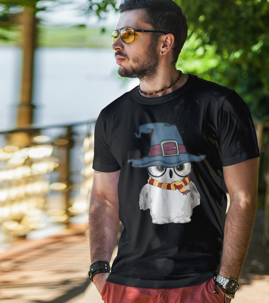 Cute Owl Wizard Hat With Striped Scarf T-Shirt
