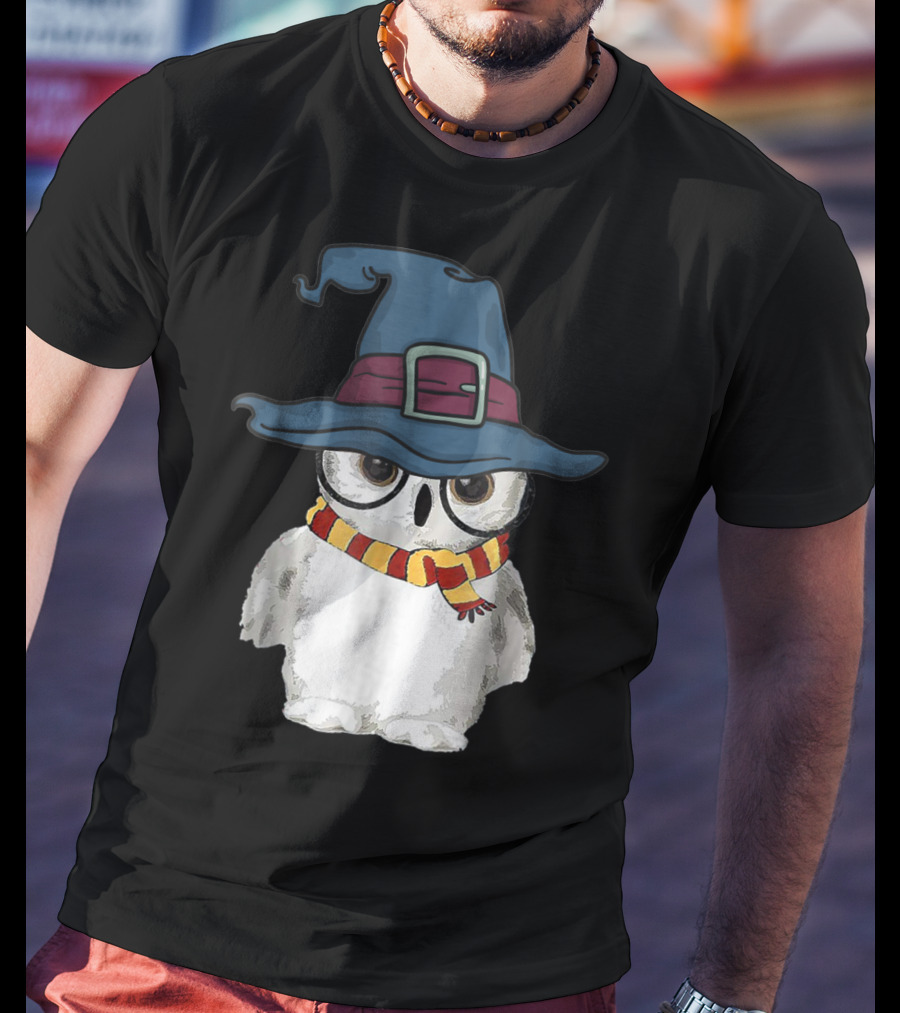 Cute Owl Wizard Hat With Striped Scarf T-Shirt