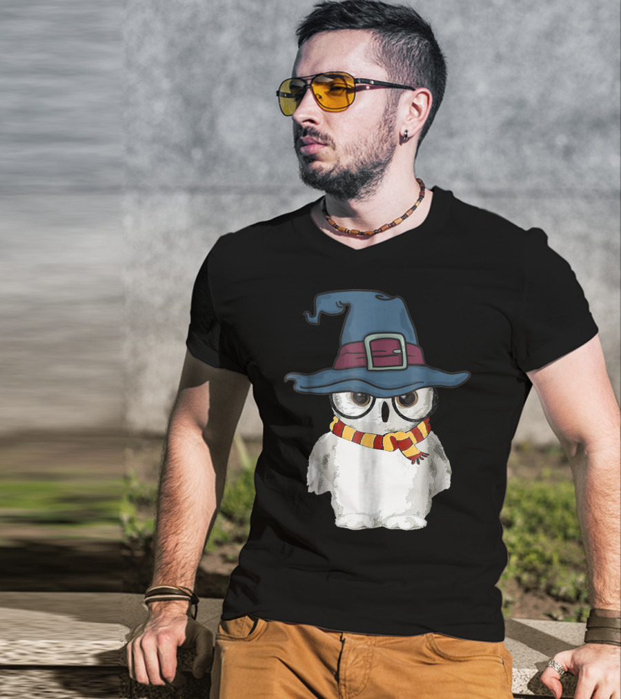 Cute Owl Wizard Hat With Striped Scarf T-Shirt