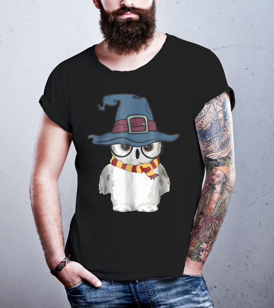 Cute Owl Wizard Hat With Striped Scarf T-Shirt
