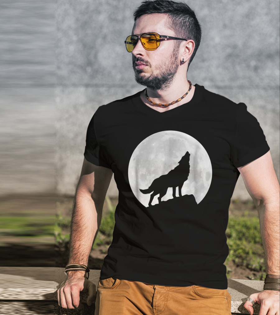 Wolf Howling At Full Moon Spirit Animal T-Shirt