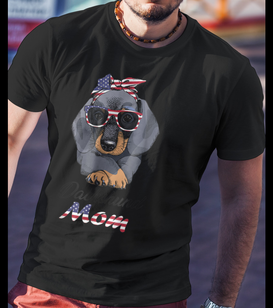 Dachshund Mom Bandana Glasses USA Flag T-Shirt