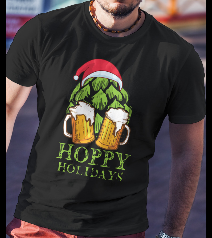 Hoppy Holidays Funny Christmas Craft Beer Hops With Santa Hat And Beer Mugs T-Shirt
