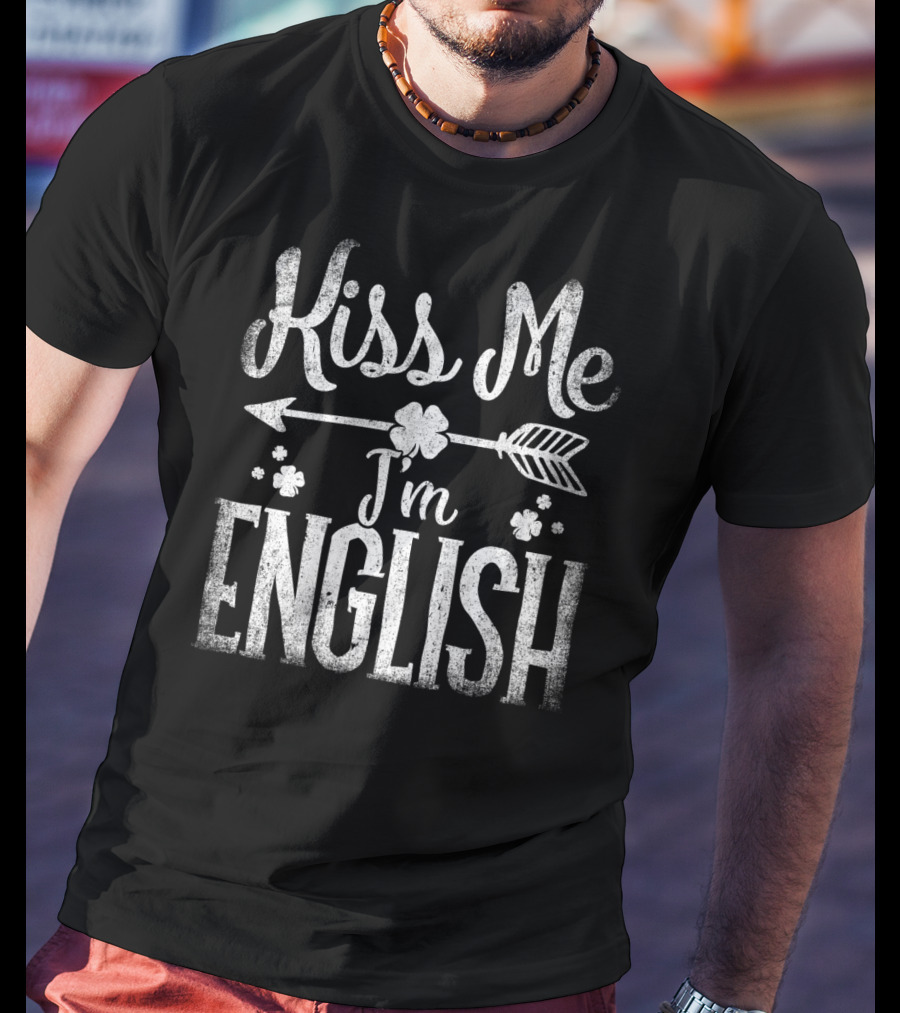Kiss Me I'm English With Shamrocks Arrow St Patricks Day T-Shirt