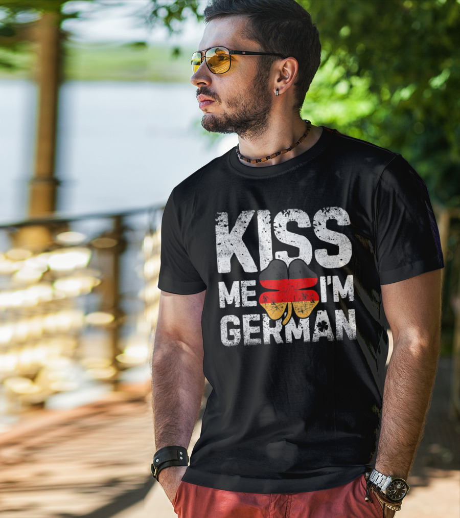 Kiss Me I'm German Germany St Patricks Day Shamrock T-Shirt