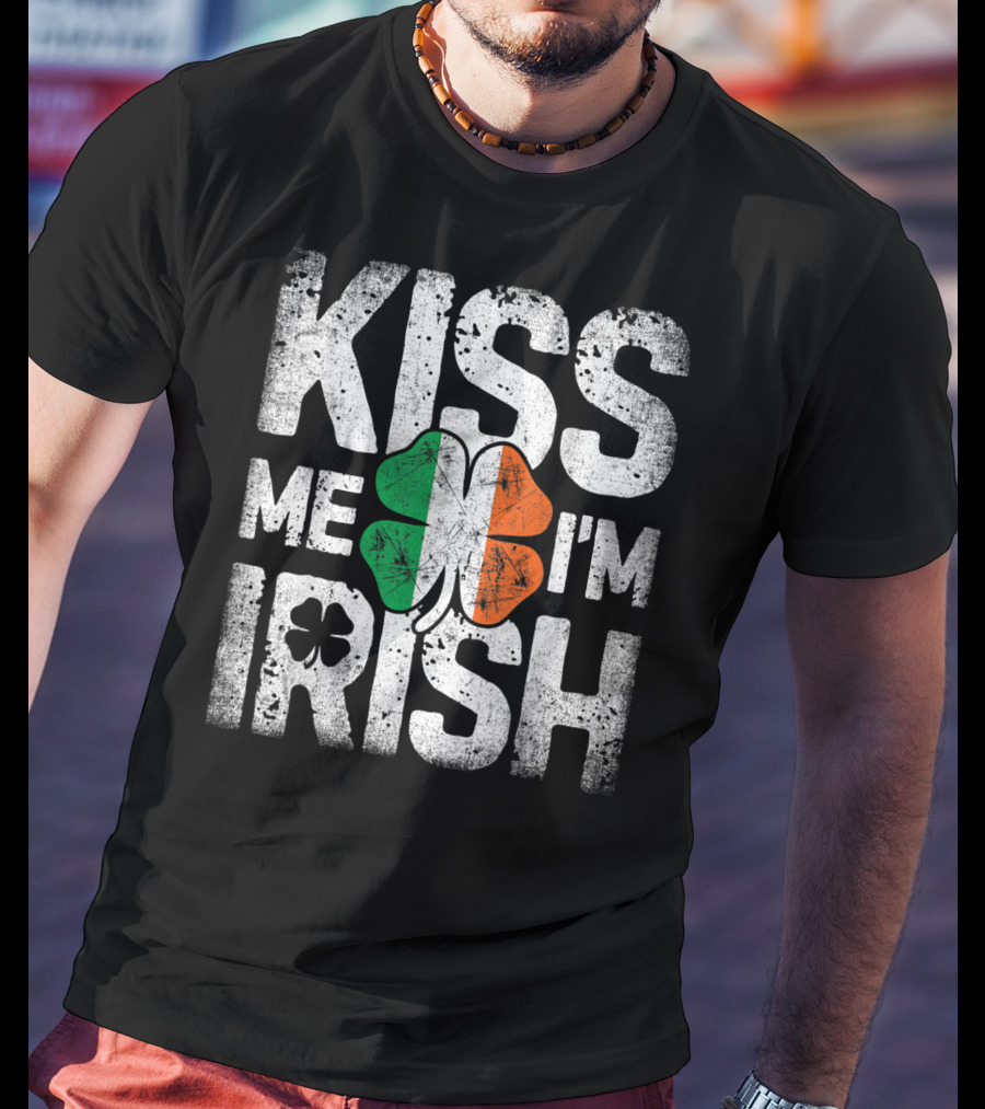 Kiss Me I'm Irish St Patricks Day Men Ireland Shamrock Black T-Shirt