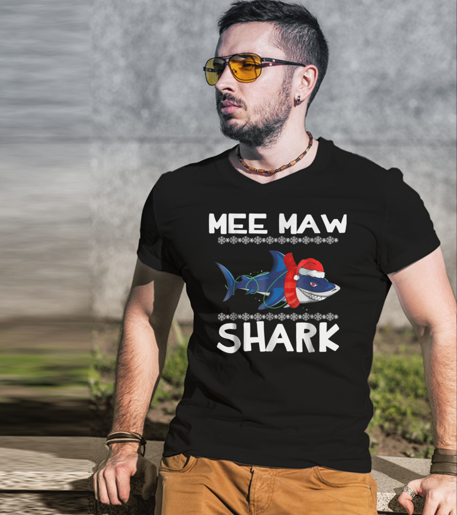 Mee Maw Shark Ugly Christmas Family Santa Hat Lights Snowflakes T-Shirt