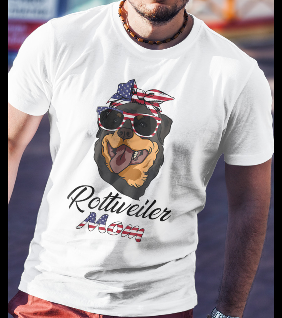 Rottweiler Mom Bandana Glasses American Flag T-Shirt