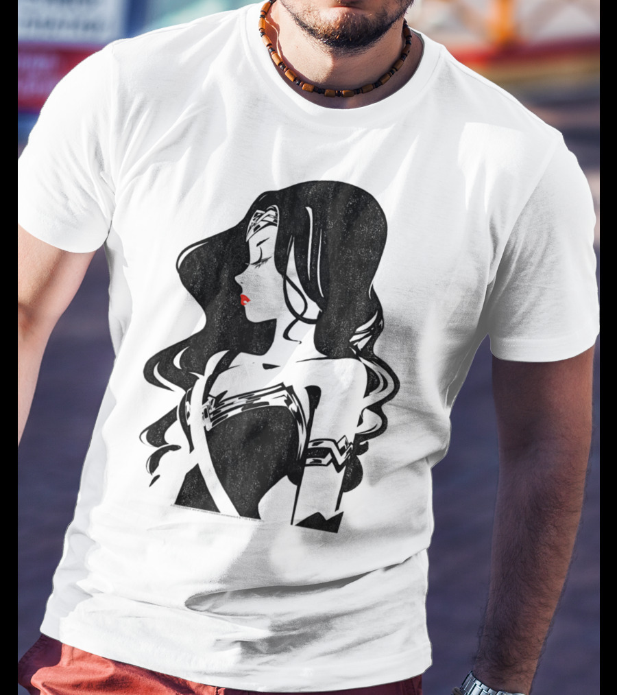 Justice League Wonder Woman Profile Silhouette With Red Lips T-Shirt