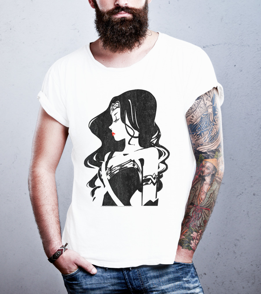 Justice League Wonder Woman Profile Silhouette With Red Lips T-Shirt
